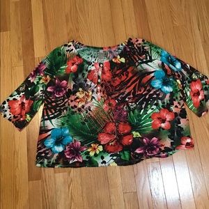 T/O Top Size 2X. In good condition